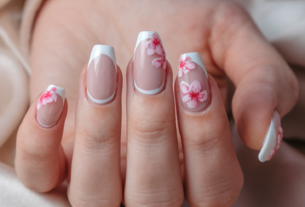 26 Stunning Pink Flower Nail Designs You’ll Love. French tips get a fresh twist with pink flowers! These simple spring nails showcase a lovely balance of elegance and fun. Adding nails with pink flowers brings a touch of nature right to your fingertips.